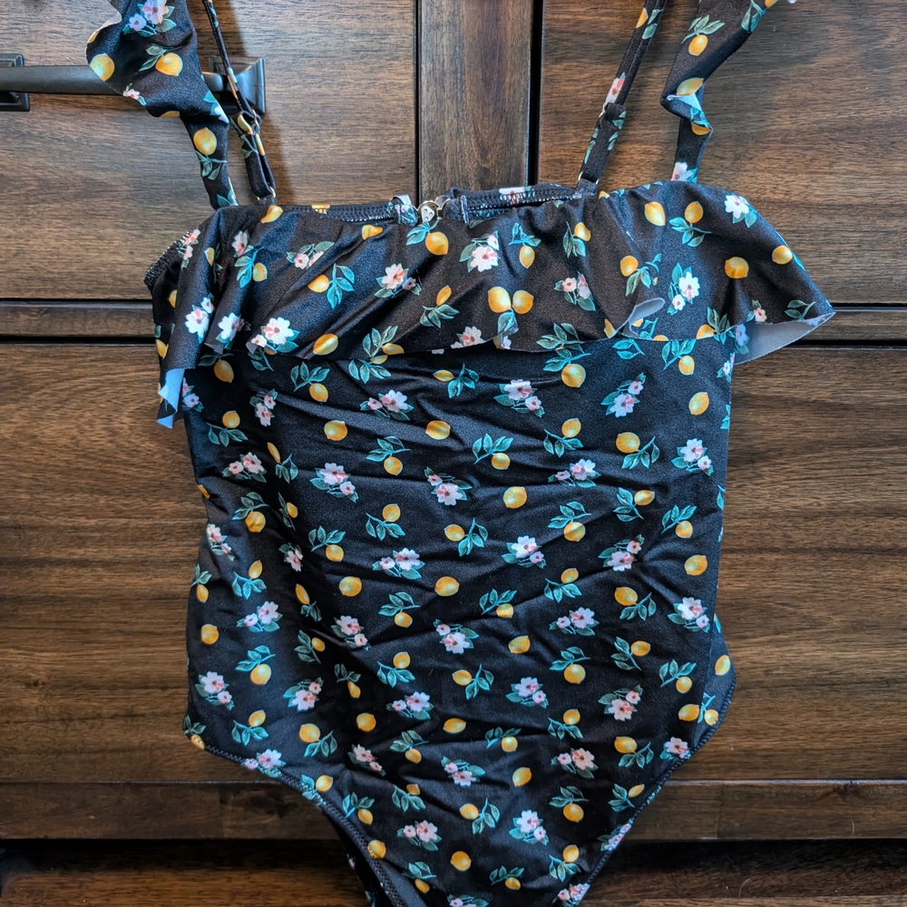 Floral Ruffle Women's Size Medium Swimsuit. Victoria's Secret. NWT!!